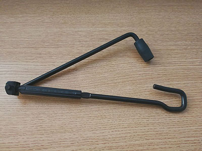 做汽車千斤頂手搖桿成型產品，選貝朗線材折彎機